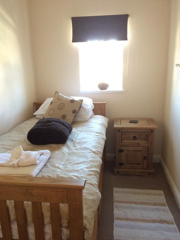 The Lodge Swindon Extérieur photo