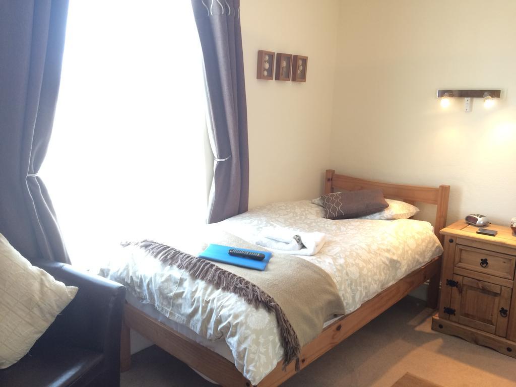 The Lodge Swindon Extérieur photo