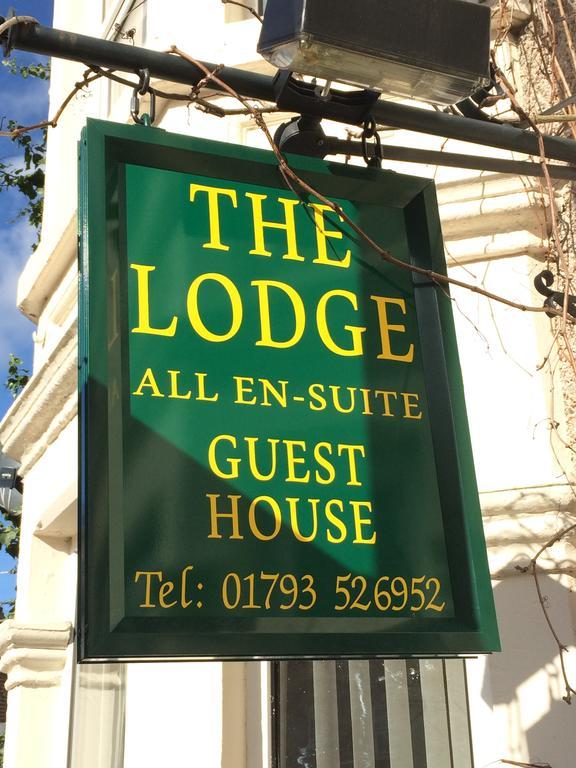 The Lodge Swindon Extérieur photo