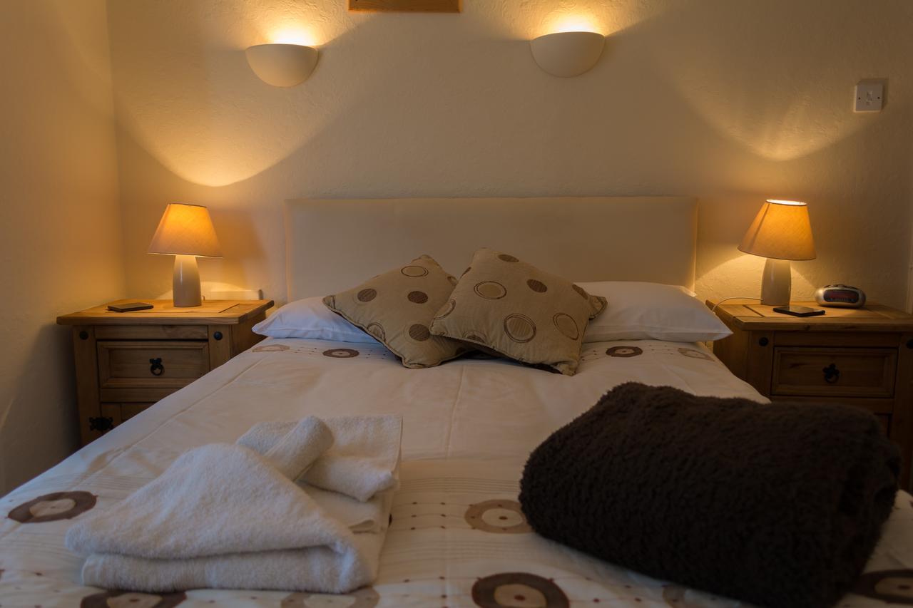 The Lodge Swindon Extérieur photo