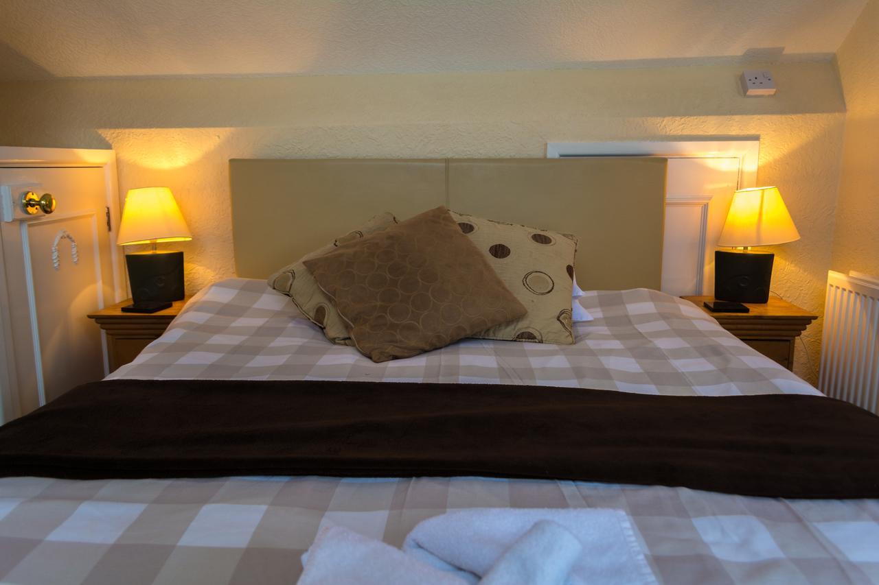 The Lodge Swindon Extérieur photo