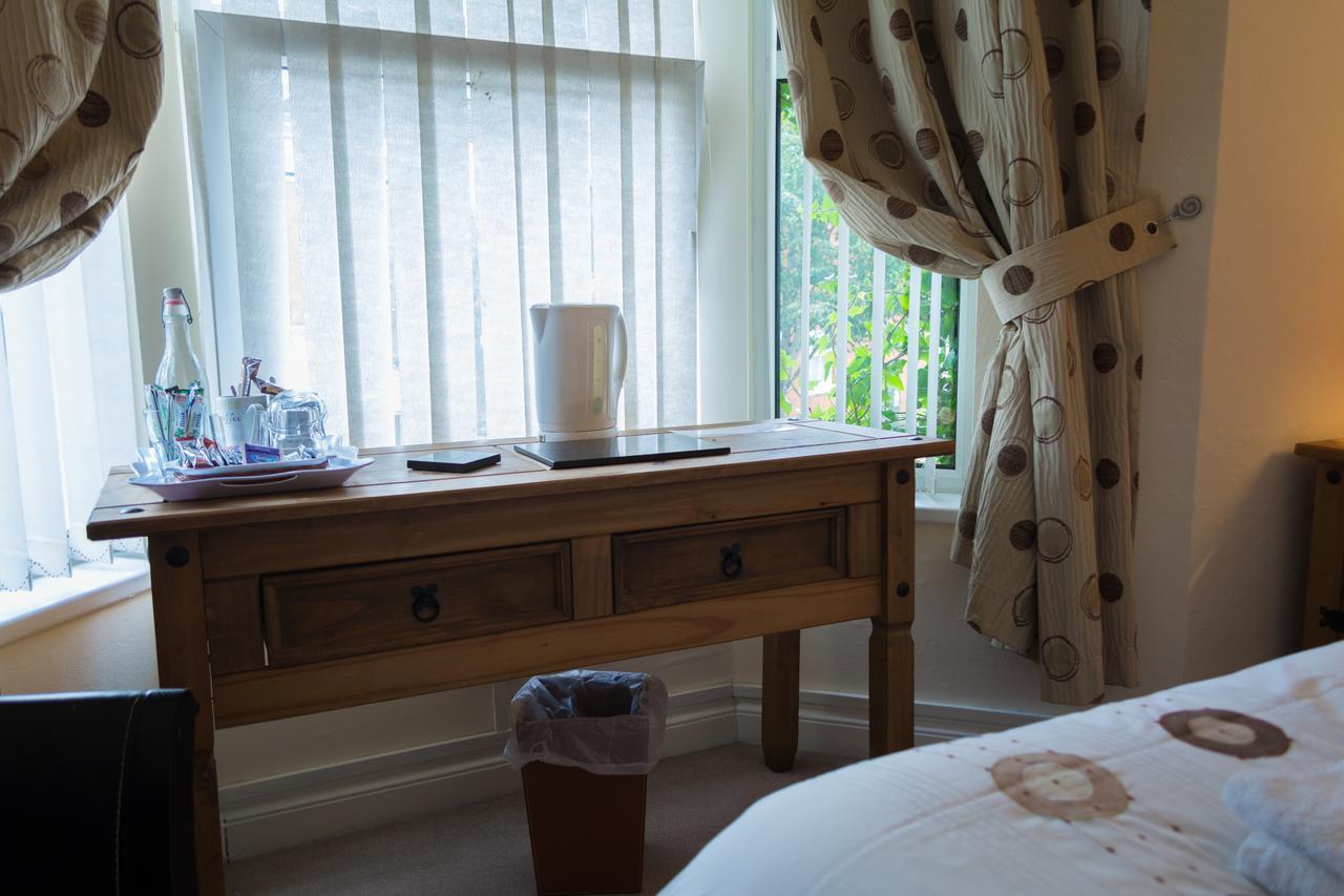 The Lodge Swindon Extérieur photo