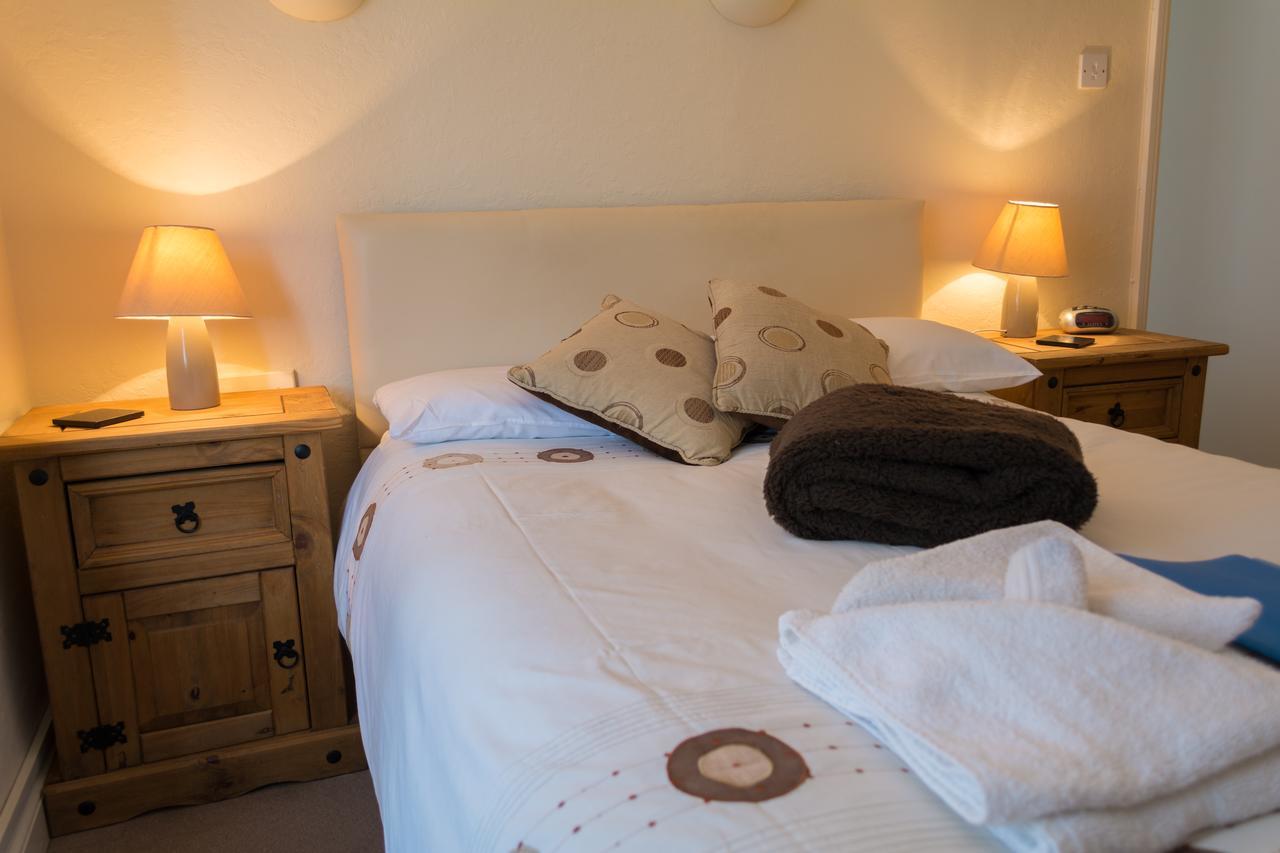 The Lodge Swindon Extérieur photo