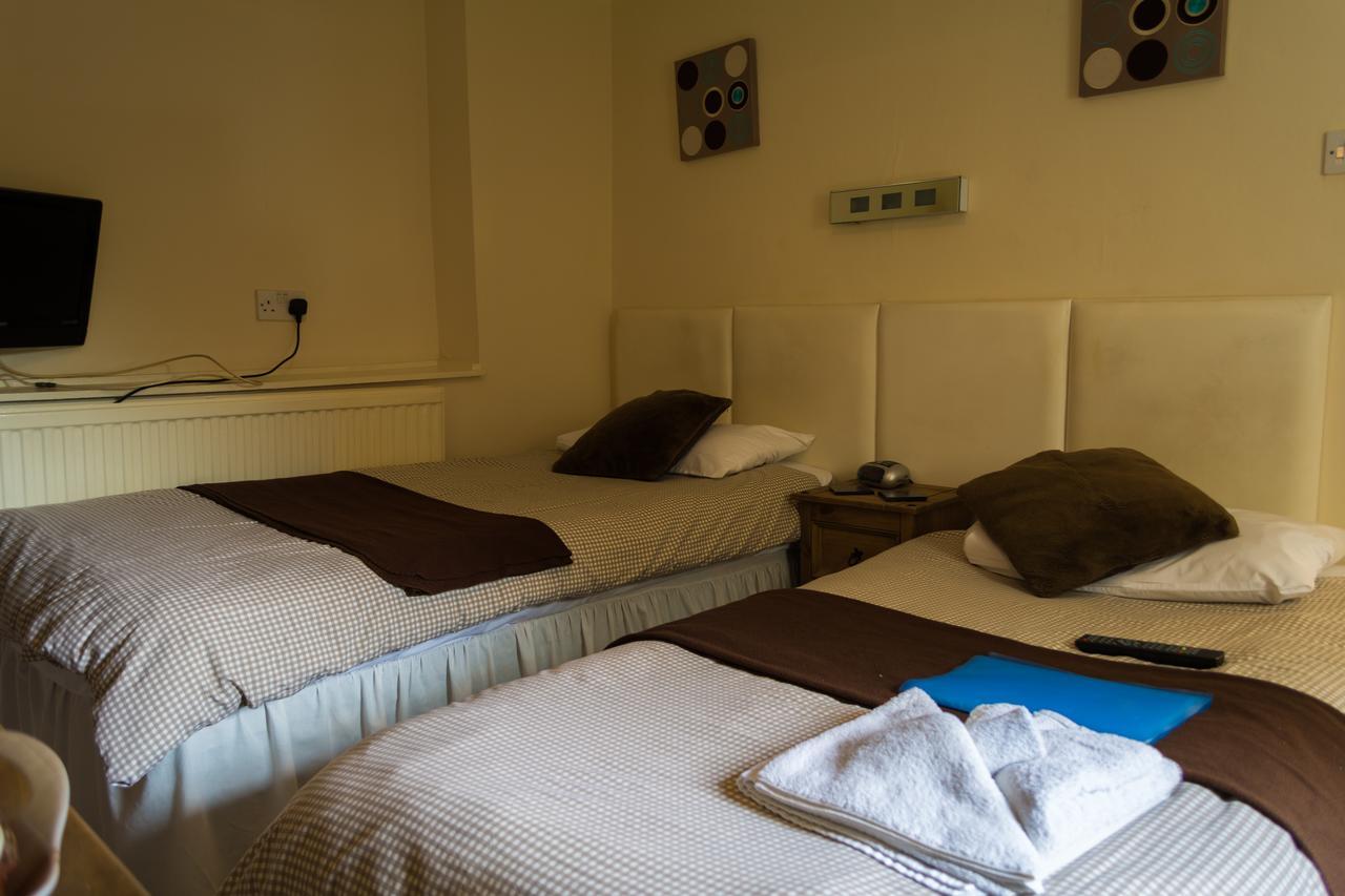The Lodge Swindon Extérieur photo