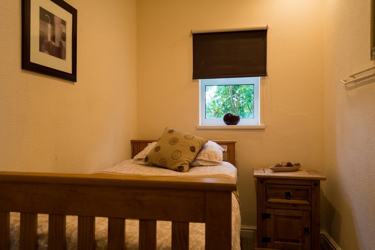 The Lodge Swindon Extérieur photo
