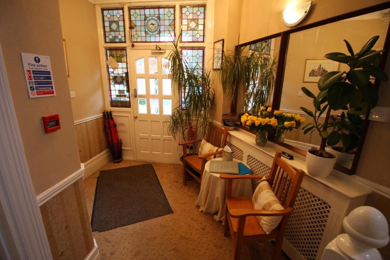 The Lodge Swindon Extérieur photo