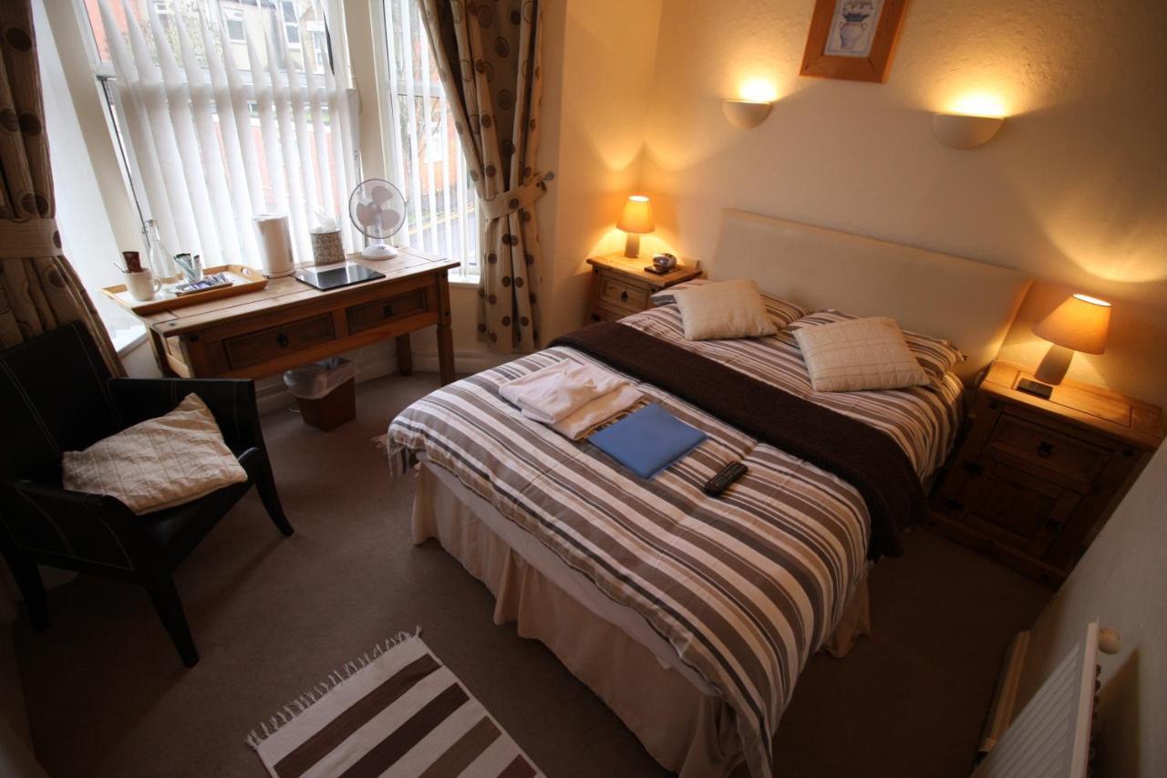 The Lodge Swindon Extérieur photo