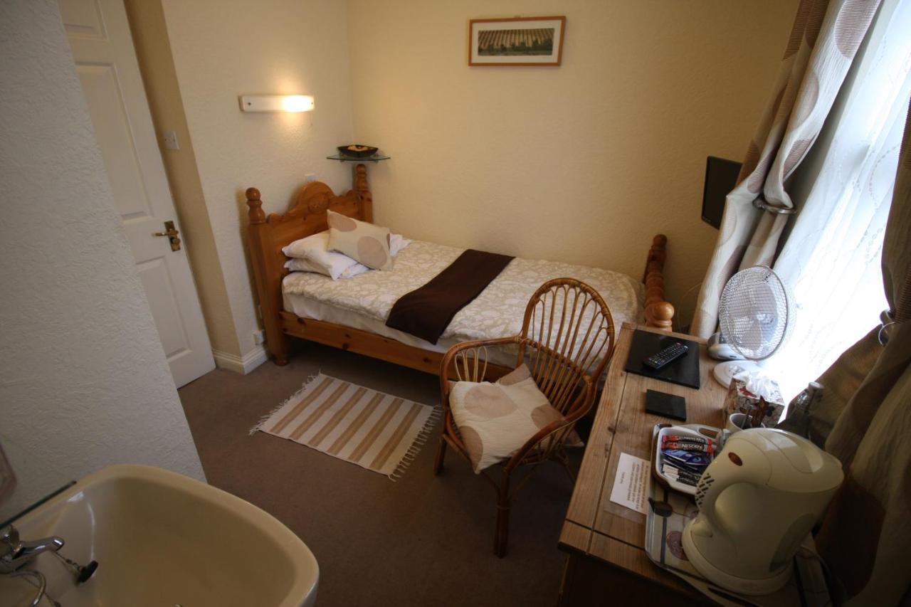 The Lodge Swindon Extérieur photo
