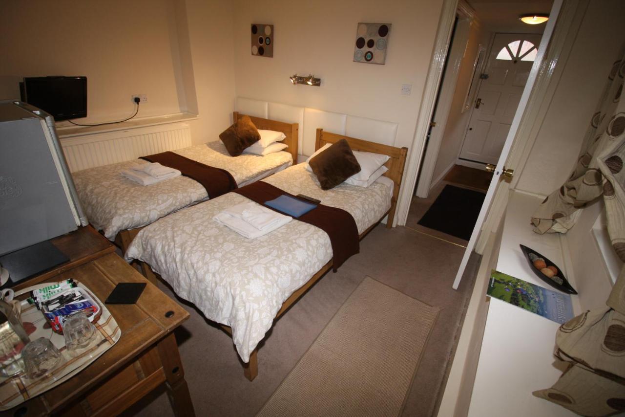 The Lodge Swindon Extérieur photo