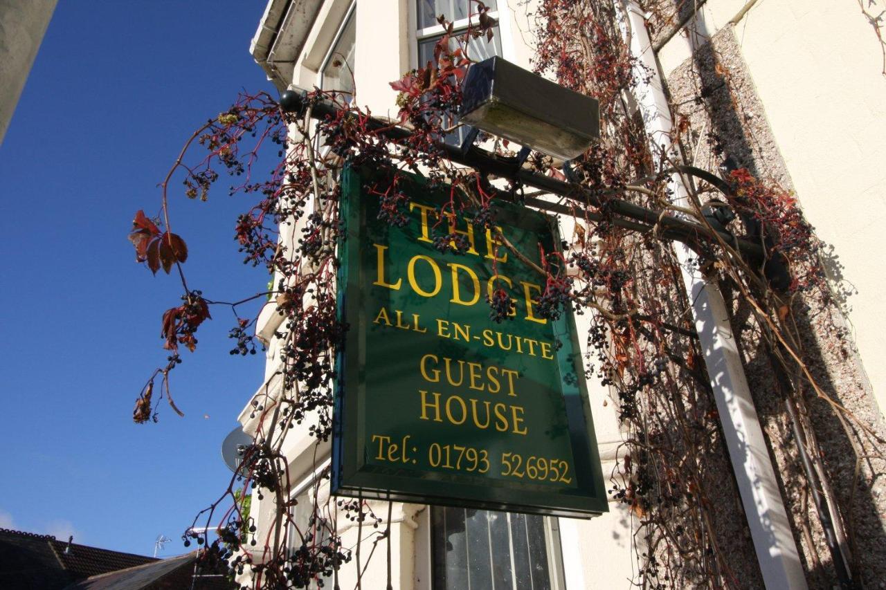 The Lodge Swindon Extérieur photo