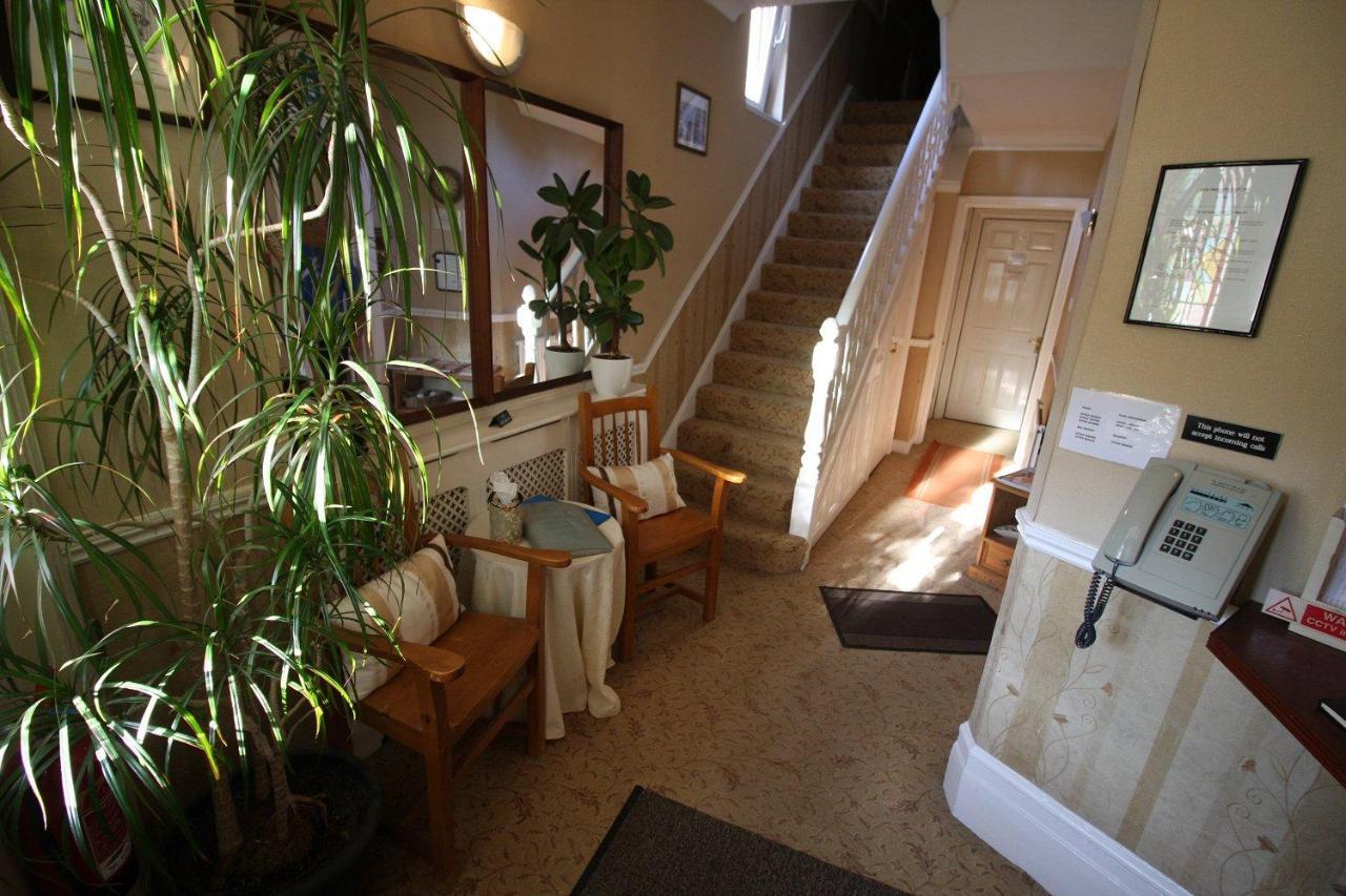 The Lodge Swindon Extérieur photo