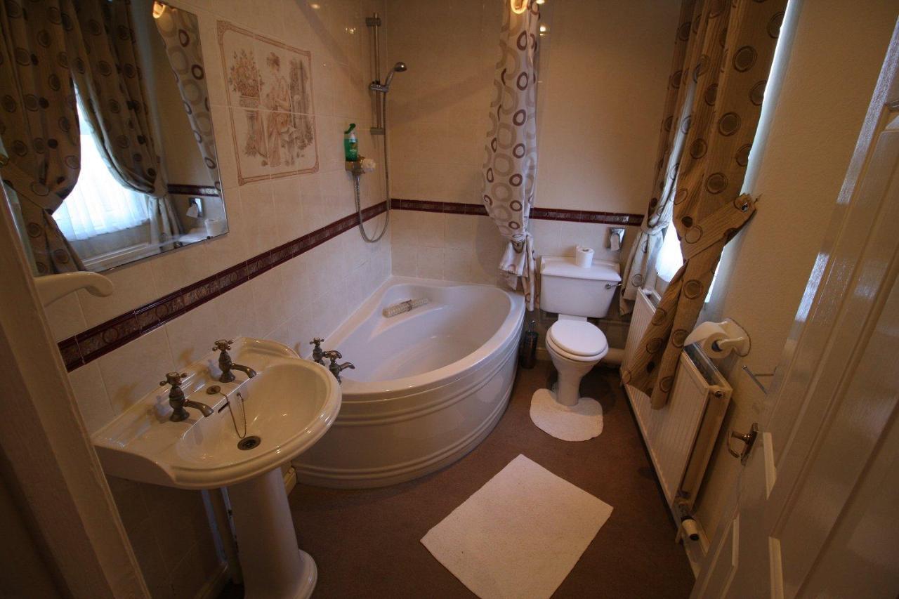 The Lodge Swindon Extérieur photo